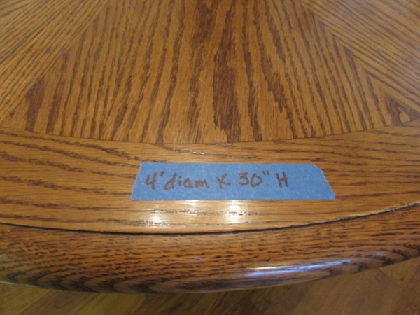 BEAUTIFUL OAK DINING TABLE W/24 LEAF & 6 CHAIRS