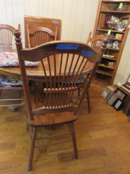 BEAUTIFUL OAK DINING TABLE W/24 LEAF & 6 CHAIRS