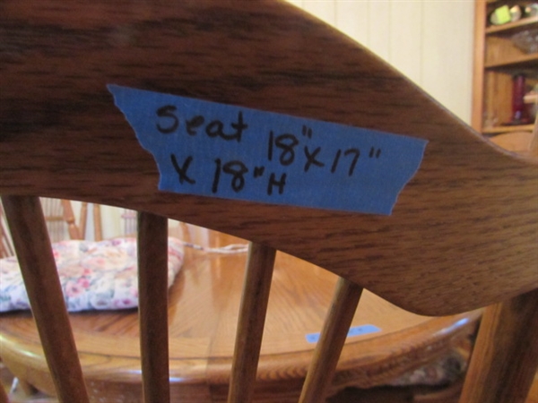 BEAUTIFUL OAK DINING TABLE W/24 LEAF & 6 CHAIRS