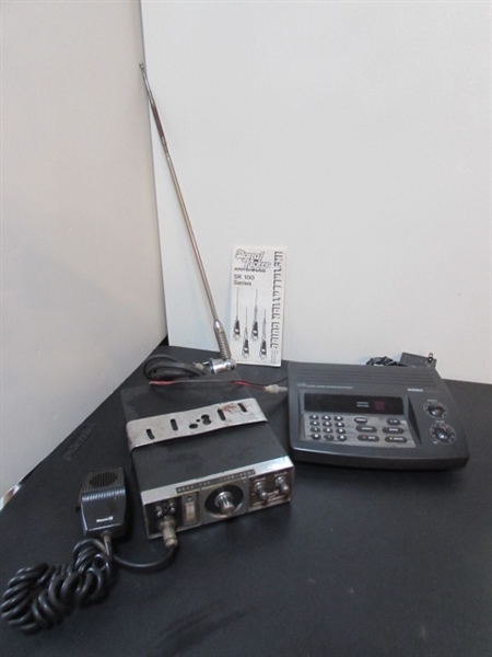VINTAGE ROYCE CB W/MIC & UNIDEN BEARCAT SCANNER