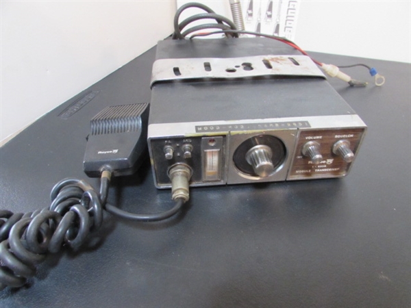 VINTAGE ROYCE CB W/MIC & UNIDEN BEARCAT SCANNER