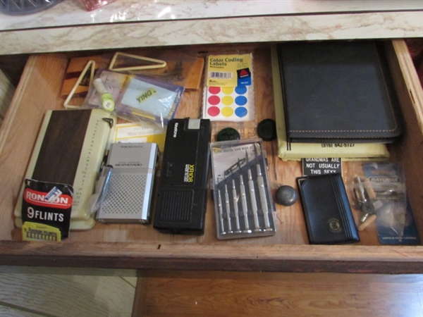 CONTENTS OF 2 DRAWERS