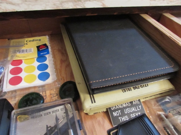 CONTENTS OF 2 DRAWERS