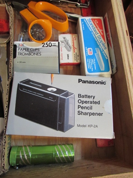 CONTENTS OF 2 DRAWERS
