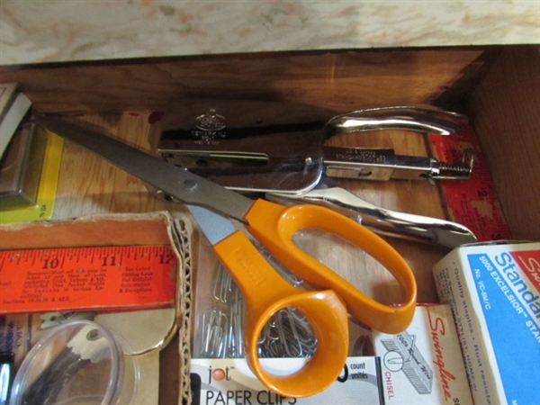 CONTENTS OF 2 DRAWERS