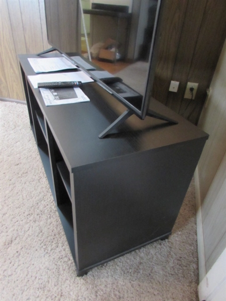 50 VIZIO FLAT SCREEN TV WITH STAND