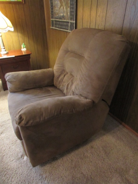 MICROFIBER RECLINER - CLEAN & COMFY