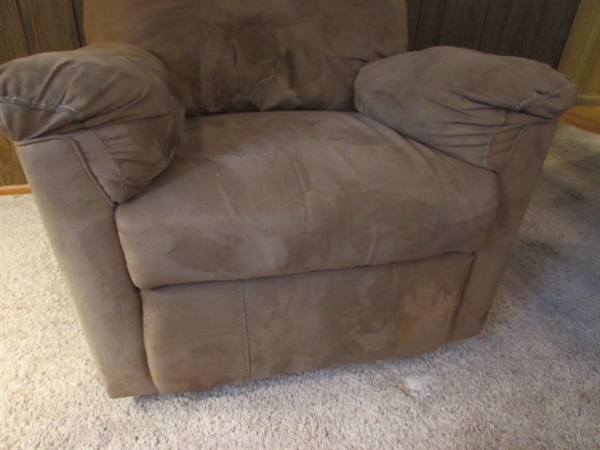 MICROFIBER RECLINER - CLEAN & COMFY