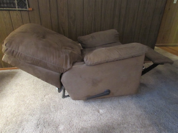 MICROFIBER RECLINER - CLEAN & COMFY