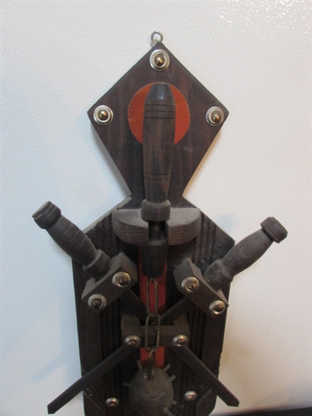VINTAGE MEDIEVAL SWORD & SPIKED MACE WALL PLAQUE