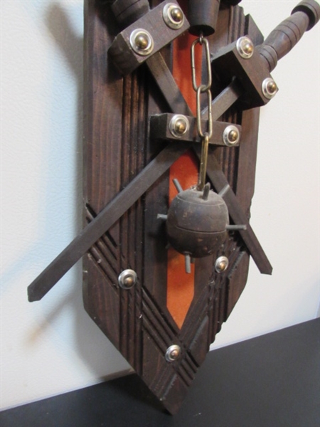VINTAGE MEDIEVAL SWORD & SPIKED MACE WALL PLAQUE