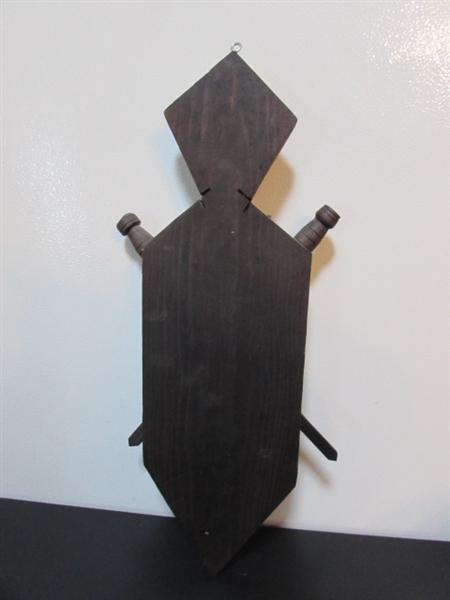 VINTAGE MEDIEVAL SWORD & SPIKED MACE WALL PLAQUE