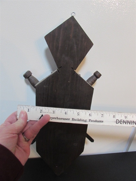 VINTAGE MEDIEVAL SWORD & SPIKED MACE WALL PLAQUE