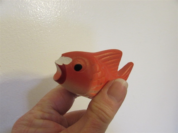 VINTAGE CHALKWARE FISH WALL DECOR
