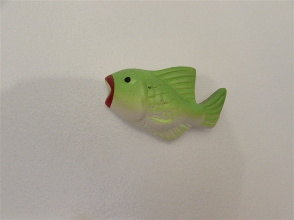 VINTAGE CHALKWARE FISH WALL DECOR