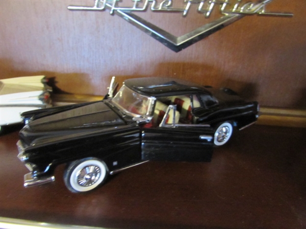 THE CLASSIC CARS OF THE 50'S DIE CAST CARS & DISPLAY SHELF FRANKLIN MINT 1:43 SCALE