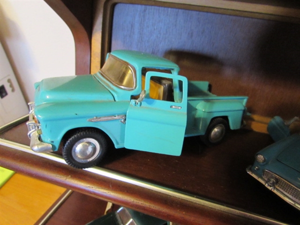 THE CLASSIC CARS OF THE 50'S DIE CAST CARS & DISPLAY SHELF FRANKLIN MINT 1:43 SCALE