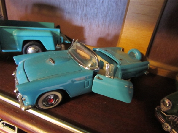 THE CLASSIC CARS OF THE 50'S DIE CAST CARS & DISPLAY SHELF FRANKLIN MINT 1:43 SCALE