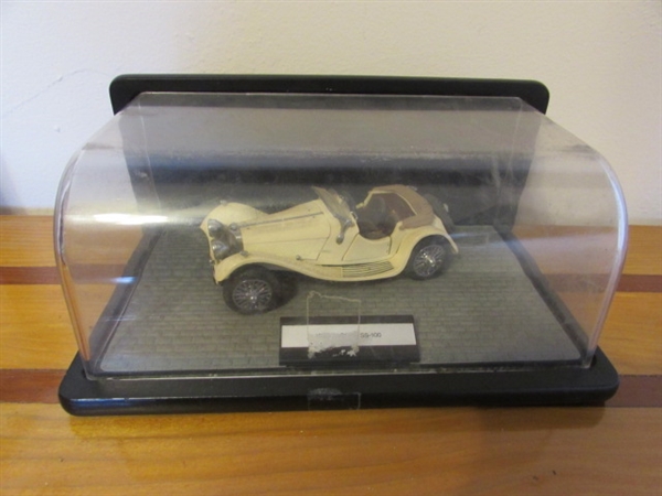 FRANKLIN MINT 1/24 SCALE 1938 JAGUAR SS100 DIECAST CAR IN CASE