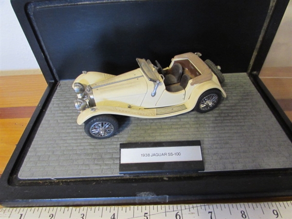 FRANKLIN MINT 1/24 SCALE 1938 JAGUAR SS100 DIECAST CAR IN CASE