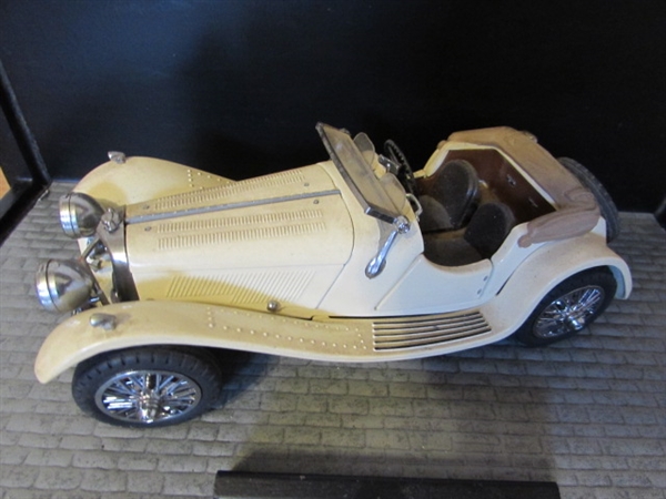 FRANKLIN MINT 1/24 SCALE 1938 JAGUAR SS100 DIECAST CAR IN CASE