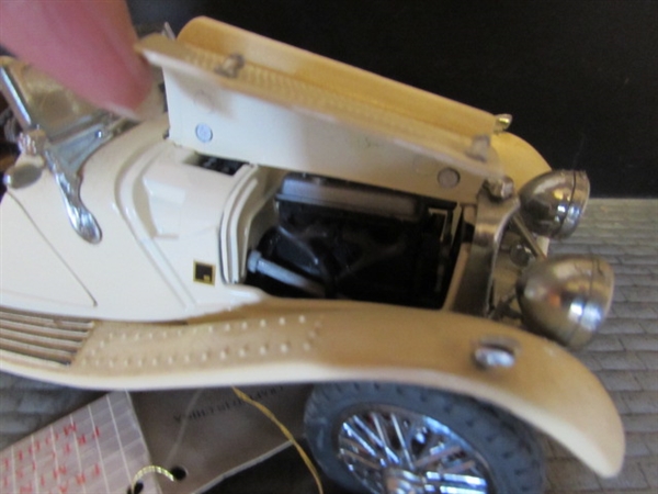FRANKLIN MINT 1/24 SCALE 1938 JAGUAR SS100 DIECAST CAR IN CASE