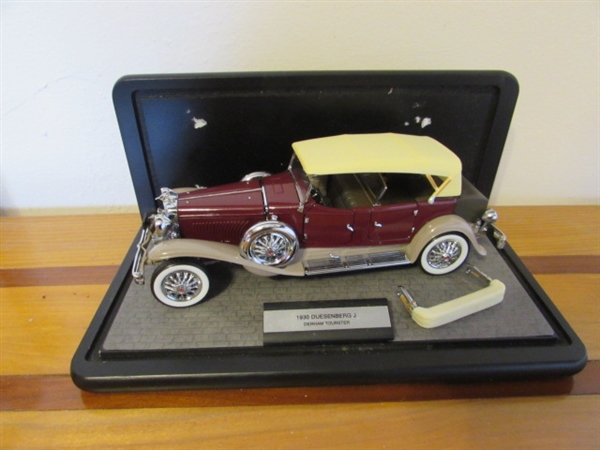 BURGUNDY FRANKLIN MINT 1/24 SCALE 1930 DUESENBERG J DURHAM TOURSTER DIE CAST CAR IN CASE