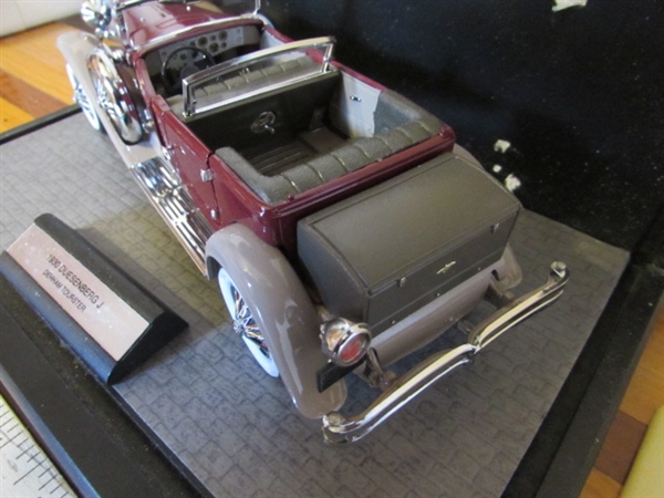 BURGUNDY FRANKLIN MINT 1/24 SCALE 1930 DUESENBERG J DURHAM TOURSTER DIE CAST CAR IN CASE