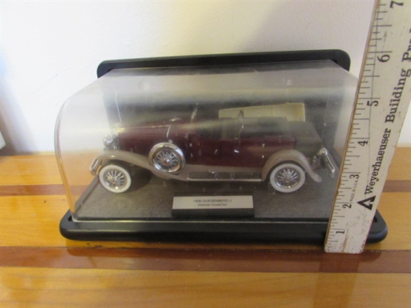 BURGUNDY FRANKLIN MINT 1/24 SCALE 1930 DUESENBERG J DURHAM TOURSTER DIE CAST CAR IN CASE