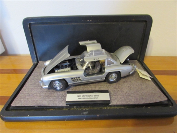 FRANKLIN MINT 1/24 SCALE 1954 MERCEDES BENZ 300SL DIECAST CAR IN CASE