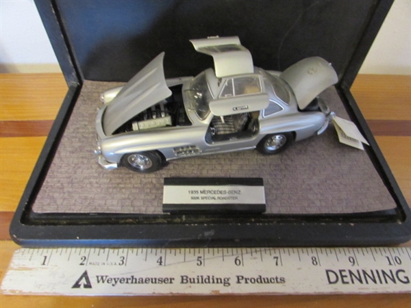 FRANKLIN MINT 1/24 SCALE 1954 MERCEDES BENZ 300SL DIECAST CAR IN CASE