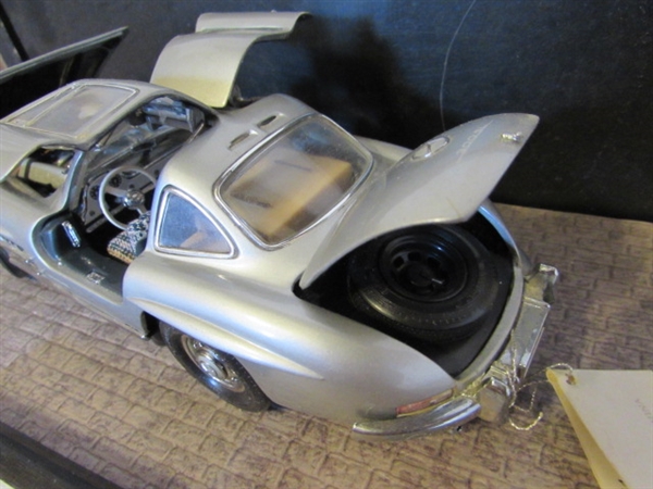 FRANKLIN MINT 1/24 SCALE 1954 MERCEDES BENZ 300SL DIECAST CAR IN CASE