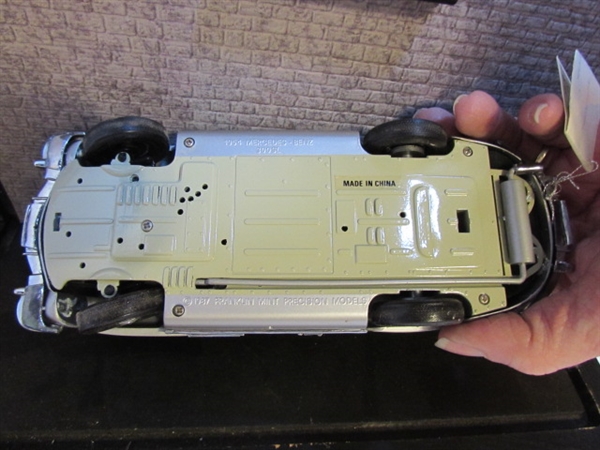 FRANKLIN MINT 1/24 SCALE 1954 MERCEDES BENZ 300SL DIECAST CAR IN CASE