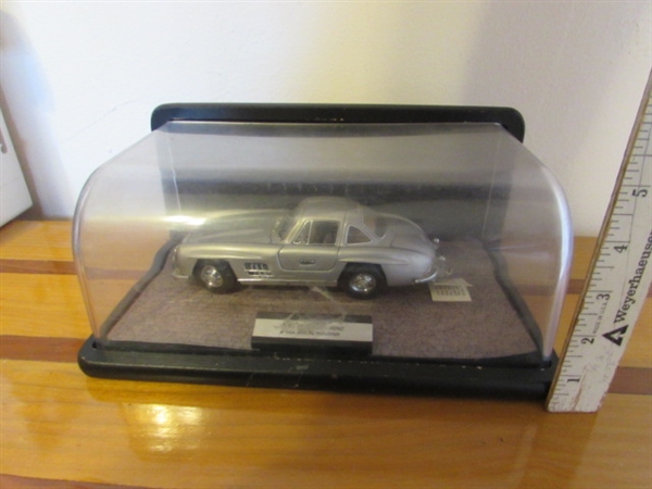 FRANKLIN MINT 1/24 SCALE 1954 MERCEDES BENZ 300SL DIECAST CAR IN CASE