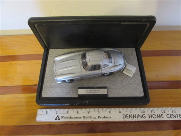 FRANKLIN MINT 1/24 SCALE 1954 MERCEDES BENZ 300SL DIECAST CAR IN CASE