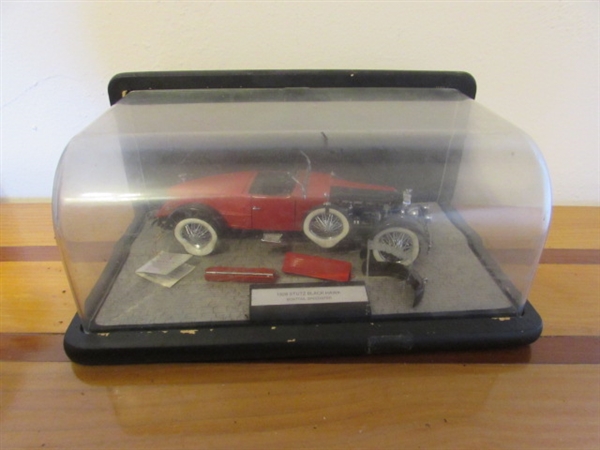 FRANKLIN MINT 1/24 SCALE 1928 STUTZ BLACK HAWK BOATTAIL SPEEDSTER DIECAST CAR IN CASE (NEEDS REPAIR)