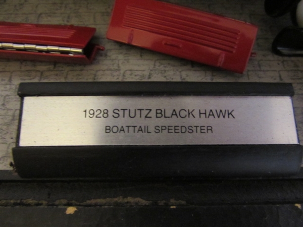 FRANKLIN MINT 1/24 SCALE 1928 STUTZ BLACK HAWK BOATTAIL SPEEDSTER DIECAST CAR IN CASE (NEEDS REPAIR)
