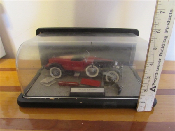 FRANKLIN MINT 1/24 SCALE 1928 STUTZ BLACK HAWK BOATTAIL SPEEDSTER DIECAST CAR IN CASE (NEEDS REPAIR)