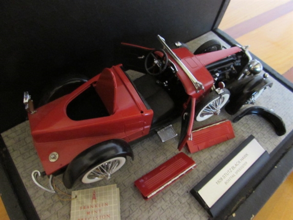 FRANKLIN MINT 1/24 SCALE 1928 STUTZ BLACK HAWK BOATTAIL SPEEDSTER DIECAST CAR IN CASE (NEEDS REPAIR)