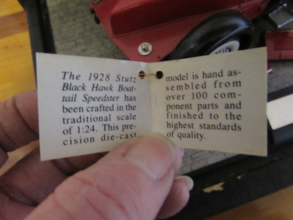 FRANKLIN MINT 1/24 SCALE 1928 STUTZ BLACK HAWK BOATTAIL SPEEDSTER DIECAST CAR IN CASE (NEEDS REPAIR)