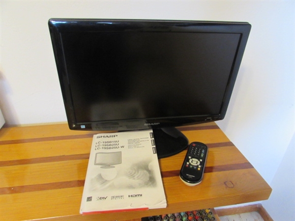 19 SONY LCD FLAT SCREEN TV W/REMOTE