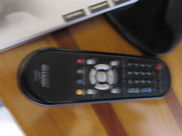19 SONY LCD FLAT SCREEN TV W/REMOTE