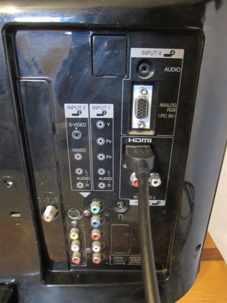 19 SONY LCD FLAT SCREEN TV W/REMOTE