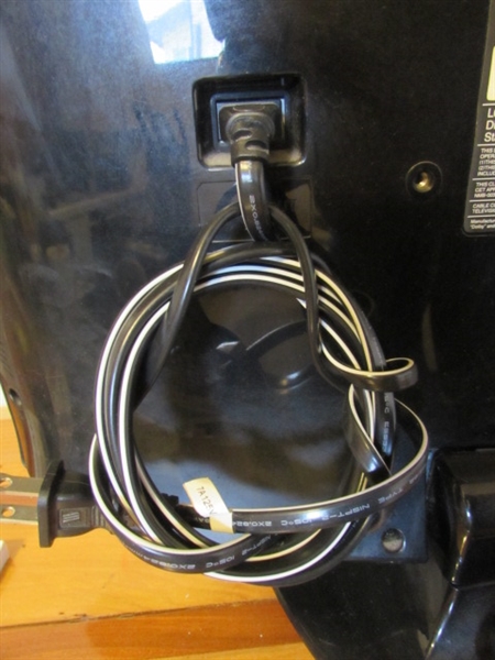 19 SONY LCD FLAT SCREEN TV W/REMOTE