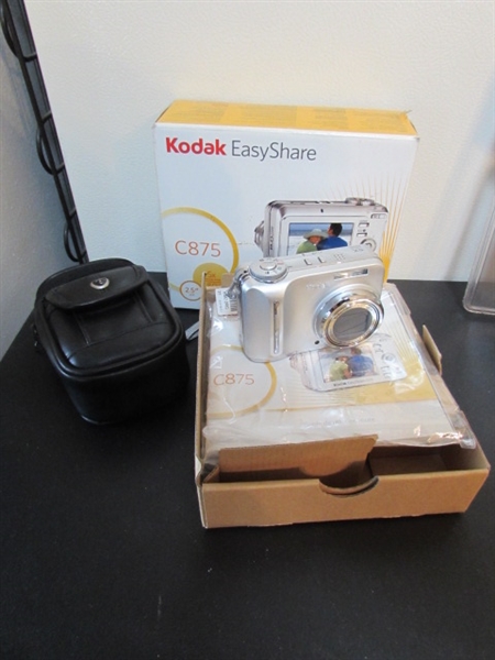 35mm VIVITAR CAMERA & DIGITAL KODAK CAMERA & MORE