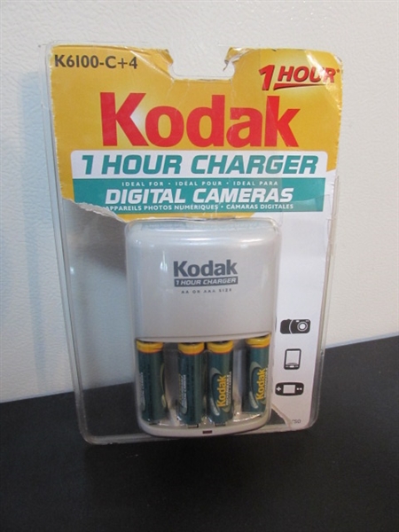 35mm VIVITAR CAMERA & DIGITAL KODAK CAMERA & MORE