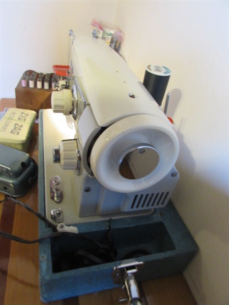 VINTAGE DOMESTIC SEWING MACHINE (WORKS) IN CASE & SEWING SUPPLIES