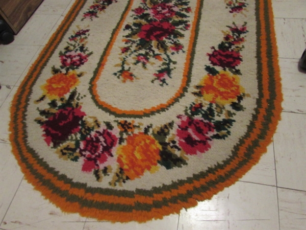 VINTAGE FLORAL OVAL LOCKER HOOKED RUG