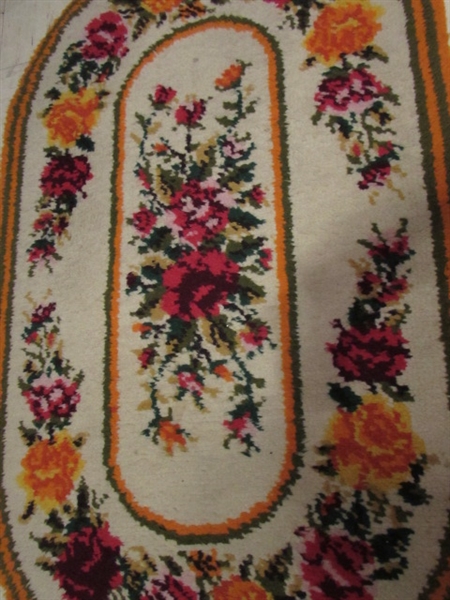 VINTAGE FLORAL OVAL LOCKER HOOKED RUG