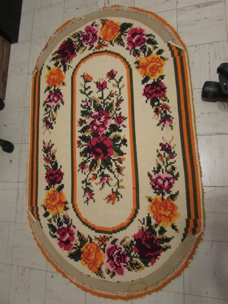 VINTAGE FLORAL OVAL LOCKER HOOKED RUG